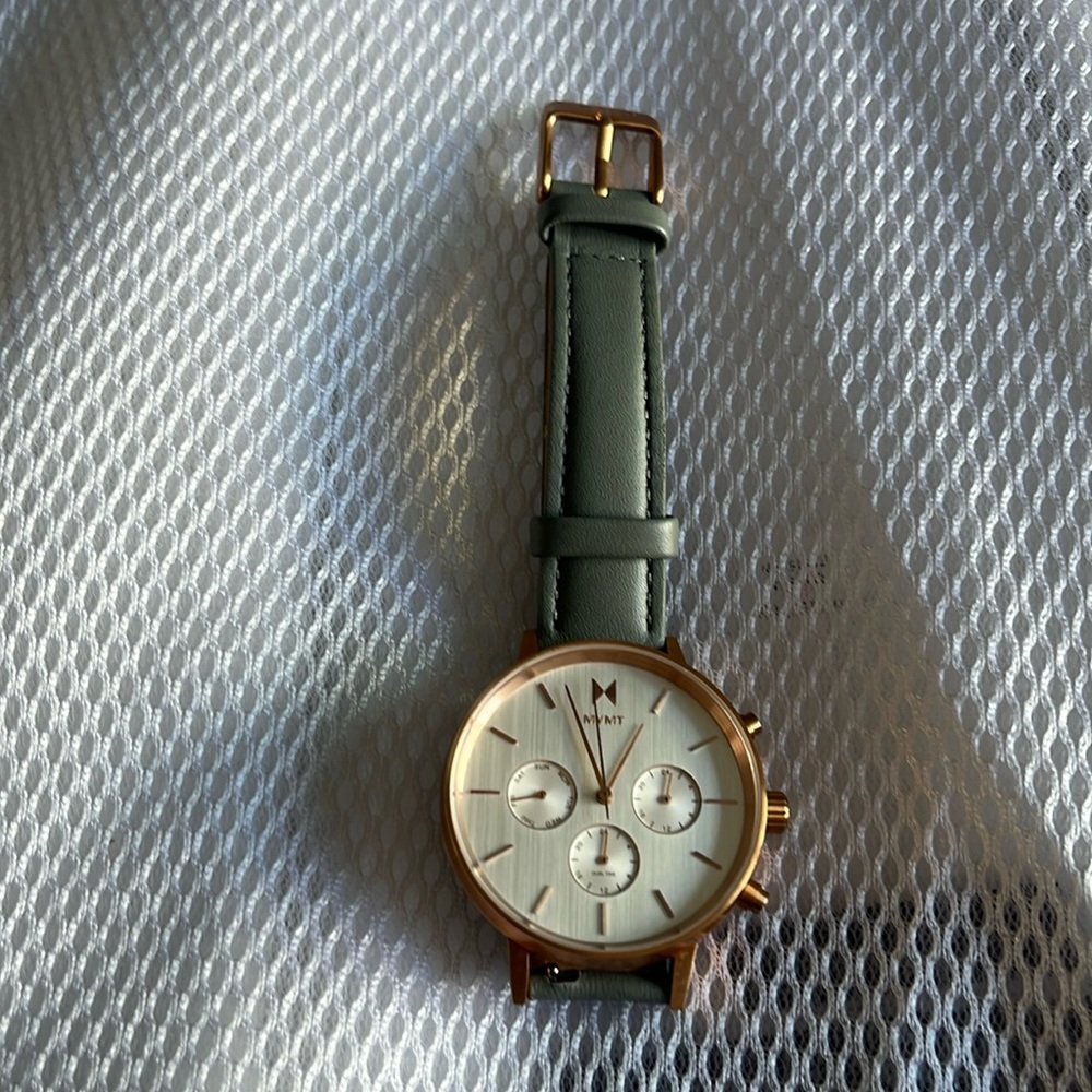 Women’s MVMT Nova watch